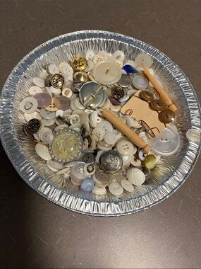 Misc button lot with some vintage pieces -anchor, eagle and more Vtg jar incl